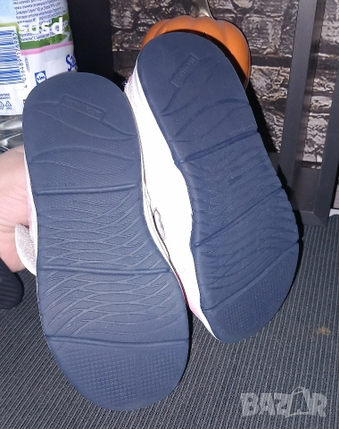 Детски обувки Декатлон 27 номер , снимка 3 - Детски маратонки - 53759341