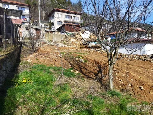 Продава равен парцел с архитектурен проект в гр.Смолян