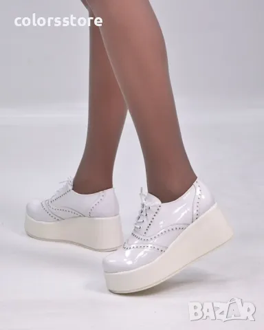 Обувки на платформа - бял лак - 450-L