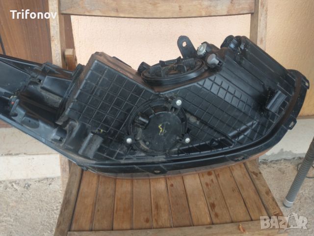 Десен ксенон фар HELLA Audi A3 8L Ауди а3 8Л, снимка 2 - Части - 46643794