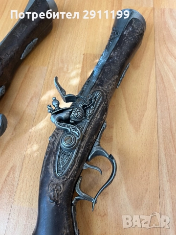 Реплика на кремъклия, комплект от два еднакви, снимка 2 - Антикварни и старинни предмети - 52812383