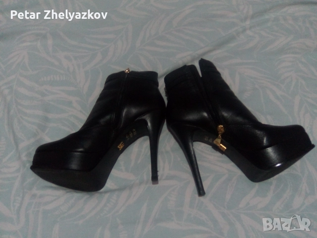 Луксозни маркови дамски боти.