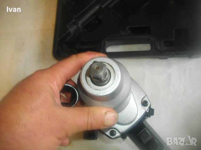 Немски оригинален ел. гайковерт 1/2 UNITEC 900W 300Nm 2013т. , снимка 12 - Други инструменти - 53407156