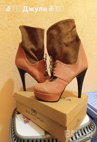 Боти от естествена кожа и велур Balenciaga, снимка 11 - Дамски боти - 52945333