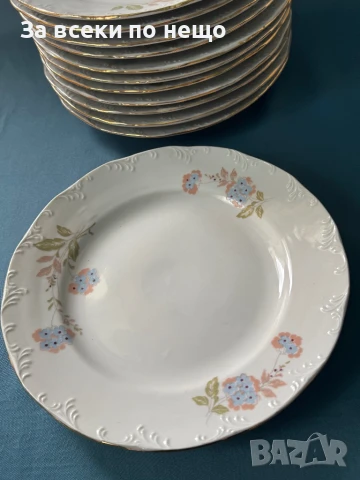 12 броя Български порцеланови чинии - Разград , златен кант, снимка 4 - Чинии - 50460157