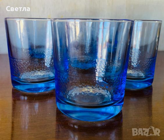 Чаши,дебело стъкло,с орнаменти,в кобалтово синьо-2 вида,по 6 броя, може и поотделно-35 и 30лв, снимка 1 - Чаши - 45091133