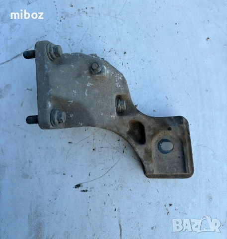 Лапа стойка двигател Land Rover Range Rover sport L320