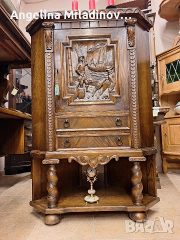 Винтидж ъглов шкаф с богата дърворезба , снимка 2 - Шкафове - 52990675