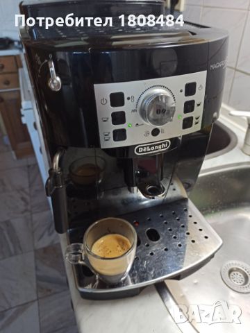 Кафеавтомат Делонги Магнефика, работи отлично и прави хубаво кафе с каймак , снимка 3 - Кафемашини - 45469003