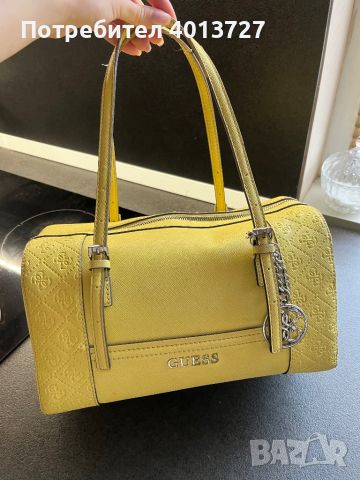 Дамска чанта Guess в патешко жълто, снимка 1 - Чанти - 45952274