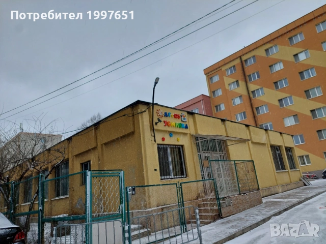 дава под наем гараж и паркомясто