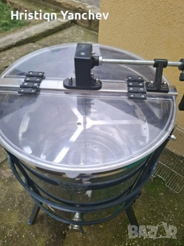 Радиална центрофуга 12 магазински рамки, снимка 4 - Селскостопанска техника - 53499981