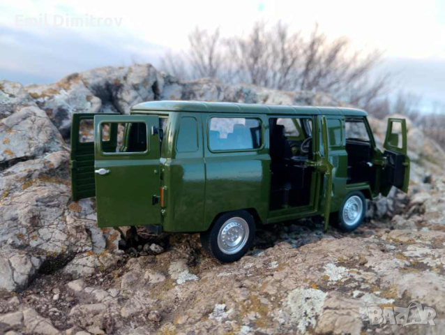 Модел-играчка УАЗ-452 в мащаб 1:24, снимка 17 - Колекции - 44280146