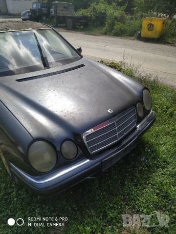 Mercedes E250 TD  цял за части, снимка 2 - Автомобили и джипове - 46704416