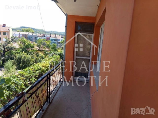 Продава се масивна двуетажна къща в центъра, снимка 6 - Къщи - 51532688