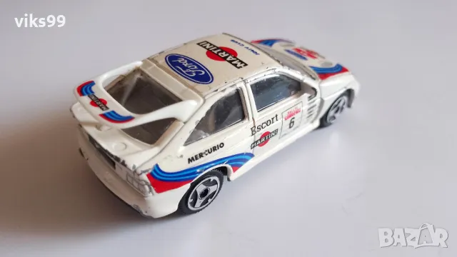 Bburago Ford Escort RS Cosworth Martini MADE IN ITALY 1:43, снимка 4 - Колекции - 49152342