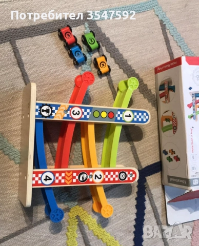 дървена писта с колички