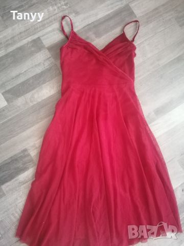 Тъмно червена рокля 