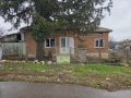 Продава се просторна къща с огромен двор 2800 кв.м, снимка 1