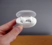 Бели Безжични Bluetooth Слушалки с Микрофон за iPhone и Android, снимка 1 - Безжични слушалки - 45284024