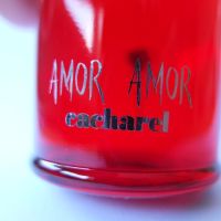 Оригинален Cacharel Amor Amor EDT 50mlза Жени, снимка 2 - Дамски парфюми - 45860500