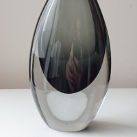 Стара авторска ваза от стъкло фирма Kosta Boda, снимка 1 - Вази - 44978274