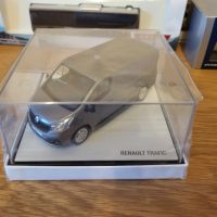 Умален модел на Renault Traffic 1:43, снимка 1 - Колекции - 45602076