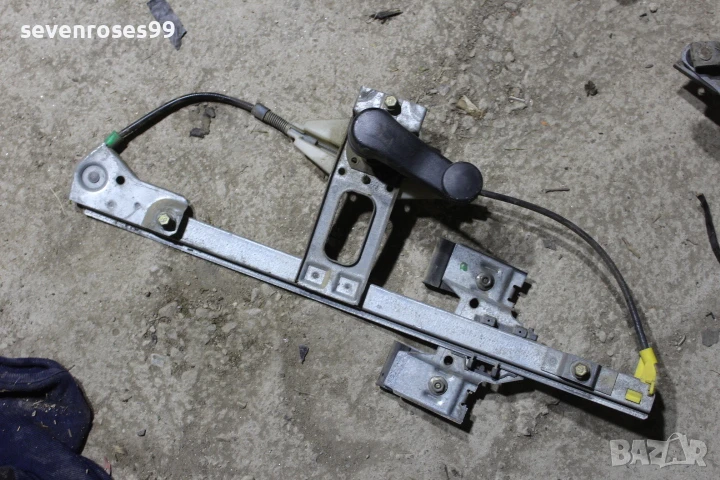 Машинка стъкло задна лява ръчна Фолксваген Голф 3 комби 1.9 tdi 90hp VW Golf 3, снимка 1