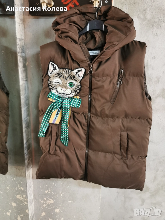 Грейка елек в кафяво с апликация котка Guc*i, снимка 1