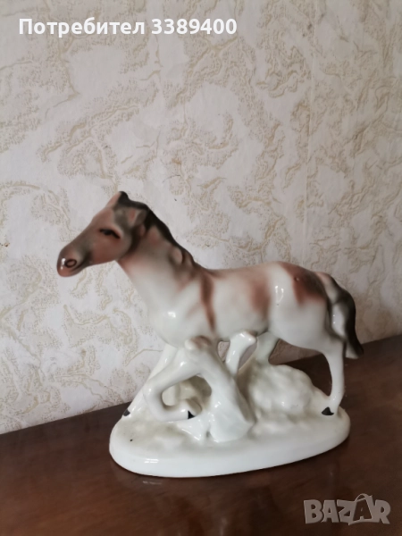 Българска порцеланова фигура , снимка 1
