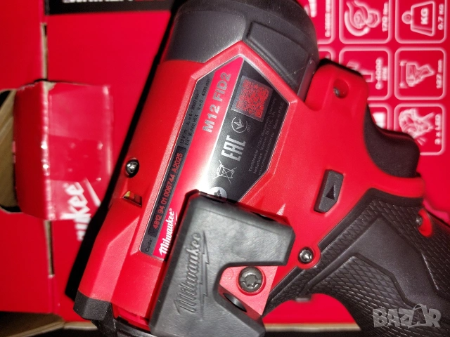 Акумулаторен ударен винтоверт Milwaukee M12FID2-0 с батерия M12B2, снимка 4 - Винтоверти - 53452442