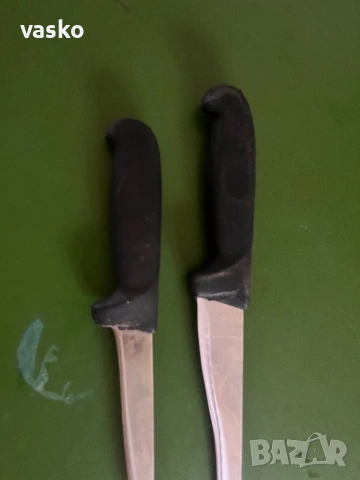 Два ножа Викторинокс, снимка 7 - Прибори за хранене, готвене и сервиране - 53414986