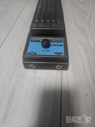 Експрешън педал за два синтезатора.