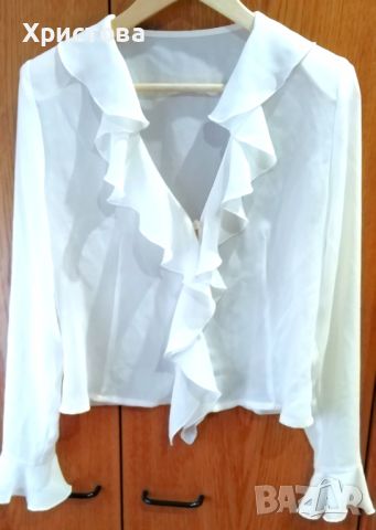 Светло кремава блуза с къдри отпред и на ръкавите, L, снимка 1 - Блузи с дълъг ръкав и пуловери - 46388603