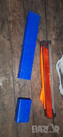 2бр. светлоотразителни триъгълници