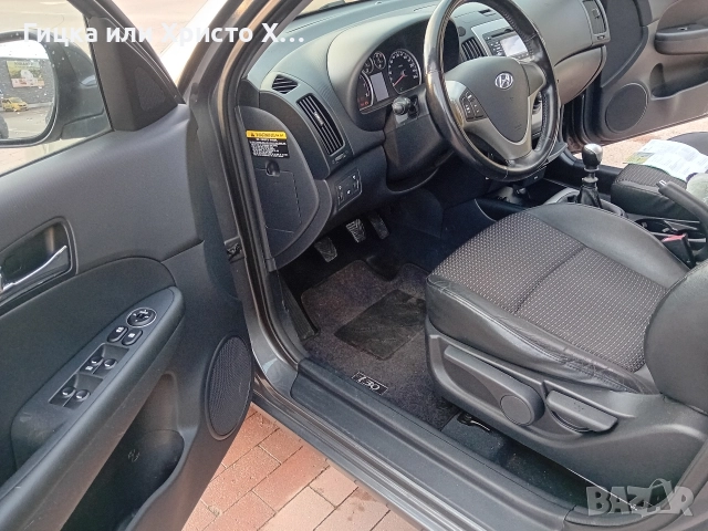 Hyundai i30 1.6i 126kc Климатроник, снимка 13 - Автомобили и джипове - 52725437