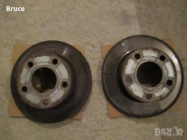 Задни спирачни дискове и накладки за VW Passat 5.5 комби 1.9TDI