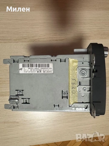 Volkswagen Golf 5, снимка 4 - Радиокасетофони, транзистори - 54225575