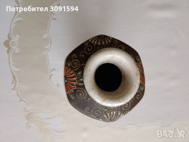 Порцеланова японска ваза с напукан ефект и рисувана със 24 каратово злато  , снимка 13 - Антикварни и старинни предмети - 51906443