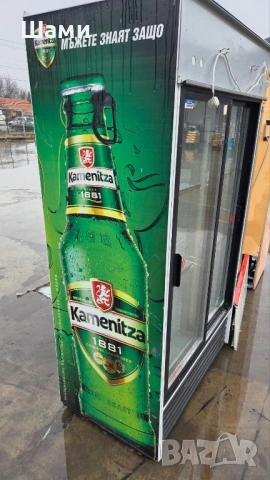 Двата хладилна витрина 