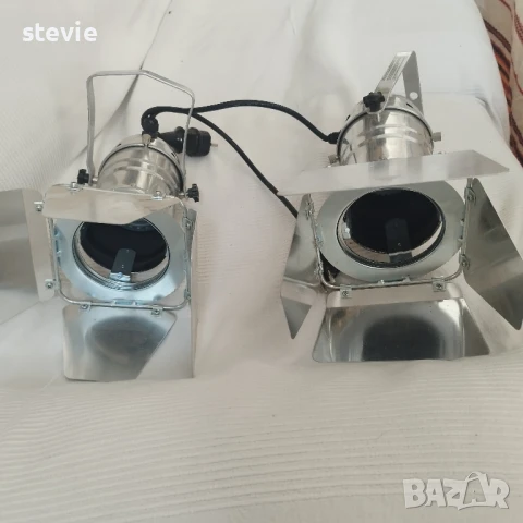 2 бр. сценични прожектори