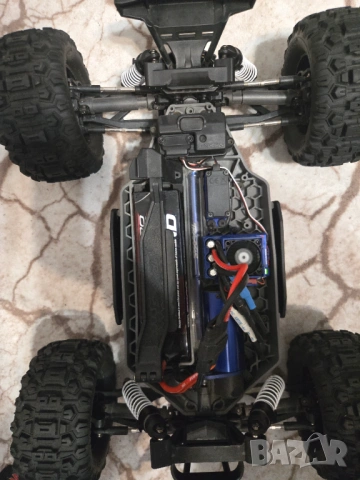 Продавам офролд джип TRAXXAS, снимка 7 - Коли, камиони, мотори, писти - 53730751