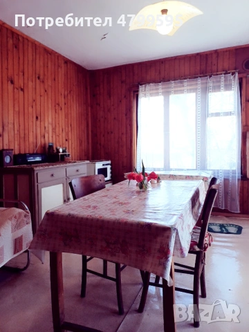 Продавам къща с двор в село Лесичово