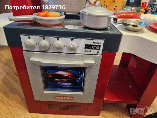 Детска кухня с аксесоари и звук Miele, снимка 9 - Играчки за стая - 45700314