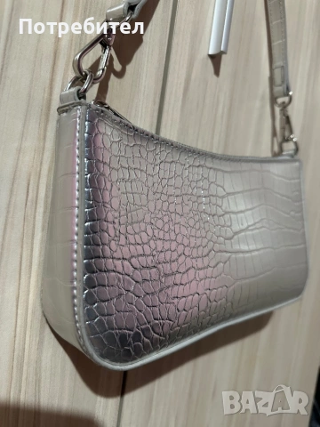 Сребриста чанта, снимка 5 - Чанти - 54101209