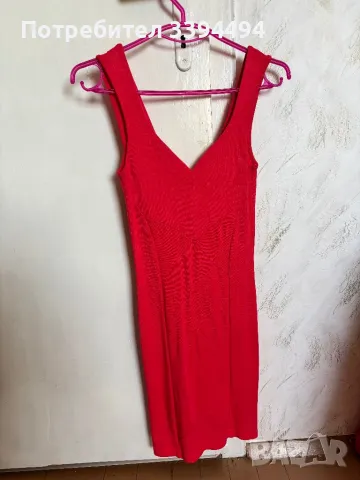 Къса коралова рокля по тялото