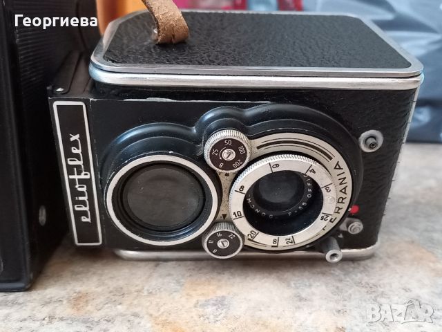 Четири стари фотоапарата, снимка 9 - Антикварни и старинни предмети - 45180900