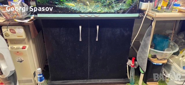 Продавам 110 л.аква с шкаф и всичко