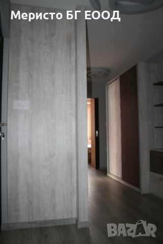 Изработка на мебели за коридор-дървесен цвят със сиво - Меристо БГ ЕООД, снимка 2 - Дърводелски услуги - 46228959