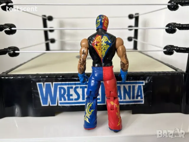 Екшън фигура WWE Rey Mysterio Mattel Elite играчка Рей Мистерио red & blue 619, снимка 5 - Колекции - 49513410